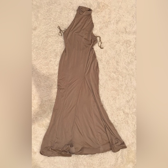 NWOT House of CB JULIETTE MUSHROOM HALTER GOWN sz S - Picture 3 of 8